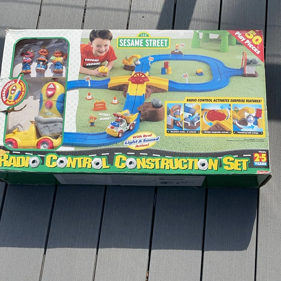 JUEGO DE CONSTRUCCIÓN RADIO CONTROL CALLE SÉSAMO FISHER PRICE DE COLECCIÓN 2000 Nuevo Foto 1 de 4