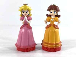 Super Mario Chess Collectors Edition Princess Peach & Daisy Replacement Pieces - Picture 1 of 5