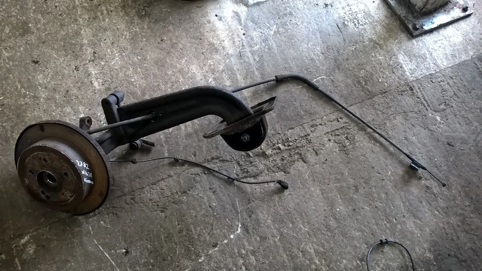 GENUINO SSANGYONG KORANDO 2012 2.0 DIÉSEL CONJUNTO BUJE TRASERO N/S/R PASAJERO IZQUIERDO Foto 1 de 4