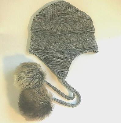 Sombrero de aviador tejido con cable gris Mud Pie para mujer talla única con pompones peludos Foto 1 de 4