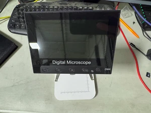 PORTABLE DIGITAL MICROSCOPE DM4 WITH SCREEN Used - Picture 1 of 1