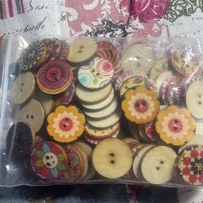 2 WHOLE ROUND BUTTONS DIFFERENT SIZES AND PRINTS ON WOOD    BAG 11 - Image 1 of 3