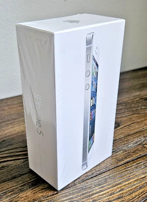 *NIB* *RARE iOS 6* Apple iPhone 5 - 32GB - White & Silver (Unlocked) A1428 - Image 1 of 4