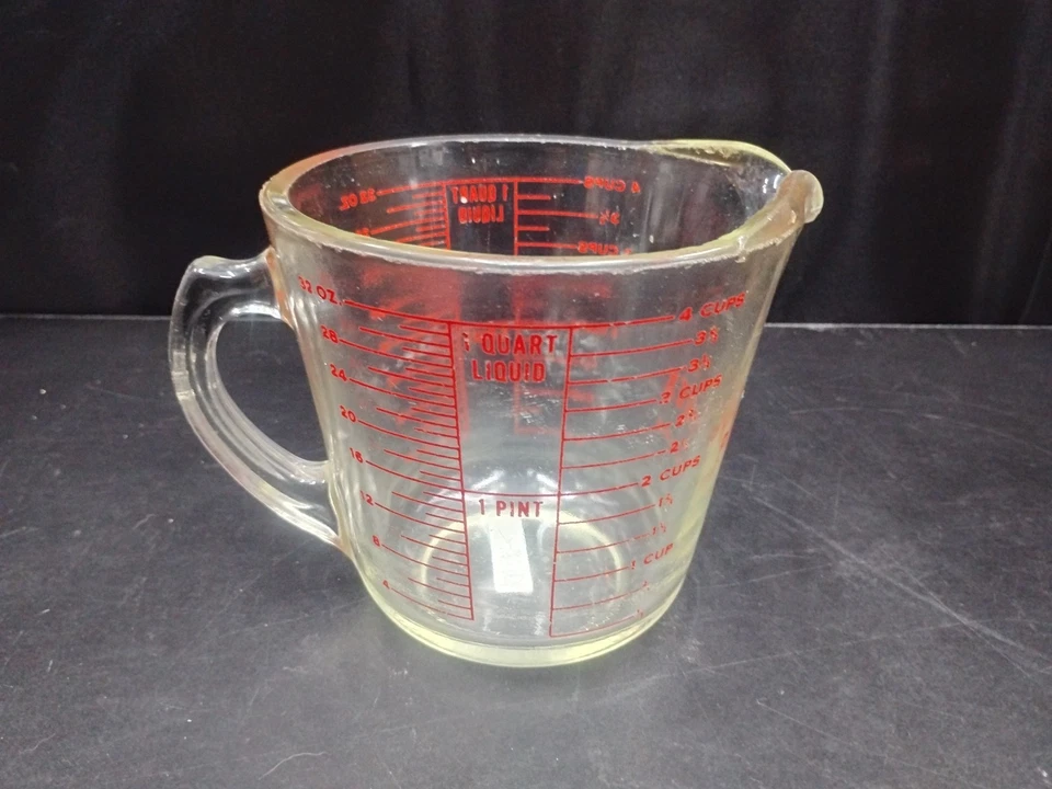 Vintage Pyrex #532 D Handle 4-Cup 1-Quart Red Lettering Glass Measuring Cup USA - Image 1 of 4