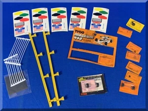 VINTAGE HO SCALE SLOT CAR RACING TYCO 440 SPARE PARTS LOT TRACK SCENERY FLAGS  - Picture 1 of 4