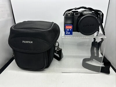 Fujifilm FinePix S 2550HD 12.2MP Digital Camera 5-90mm Lens 18x Zoom 4Parts Read - Image 1 of 4
