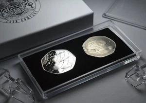 Pair of SOLAR SYSTEM Commemoratives in 50p Coin Display Case & Gift Box Titanium - Picture 1 of 12