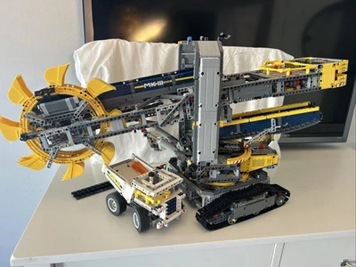 LEGO TECHNIC: Bucket Wheel Excavator (42055), 95% Complete W/ Out Box Or Manual - Image 1 of 4