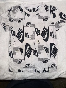 Boys Nike T-Shirt, Size 7, Large 6 To 7 - Picture 1 of 7