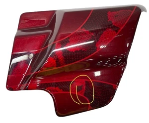 Harley Touring Derecha Roja con Cubierta Lateral Snak 106 Nueva/Imperfecta Se Vende Como Está NUEVO - Imagen 1 de 3