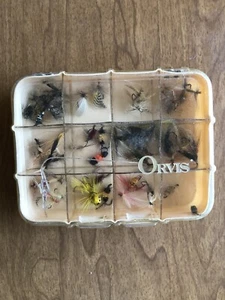 50+ mosche da pesca, secche, popper, streamer, supporto Orvis, mosche Vermont? - Foto 1 di 13
