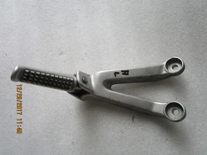 1. Honda CBR 900 RR SC33 Fußrastenhalter hinten Links Halter Fußraste - Picture 1 of 4