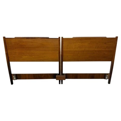 Cabeceira Drexel Declaration moderna meados do século tamanho King nogueira - Imagem 1 de 4