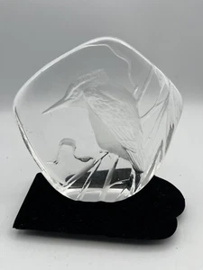 Press Paper Vintage Martin Fishermen hand cut crystal Signed Masts JonassonS201B - Picture 1 of 2