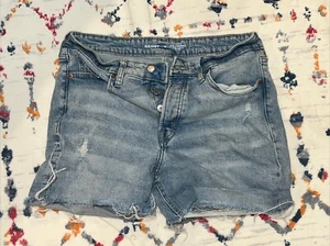 Old Navy Women’s Jean Shorts O.G. Straight High Rise Size 10 Light Blue - Picture 1 of 2
