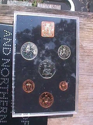 The Decimal Coinage of Great Britain And Northern Ireland 1971 - Image 1 of 4