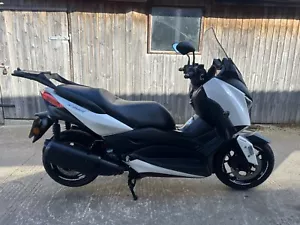 17 YAMAHA X-MAX 300 ONLY 9K MLS STUNNING EXAMPLE FDSH PART EX & DELIVERY POSS - Picture 1 of 20