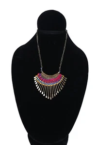 Nuevo Collar Tribal Hecho a Mano Boho Chic Hilo Arco Iris con Colgante Destacado - Imagen 1 de 1