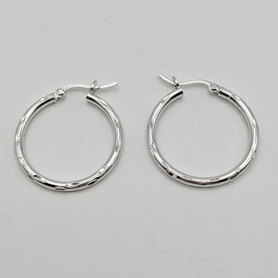 Pendientes de aro de plata de ley 925 enchapados en rodio corte diamante con bisagras traseras de 1 pulgada Foto 1 de 3