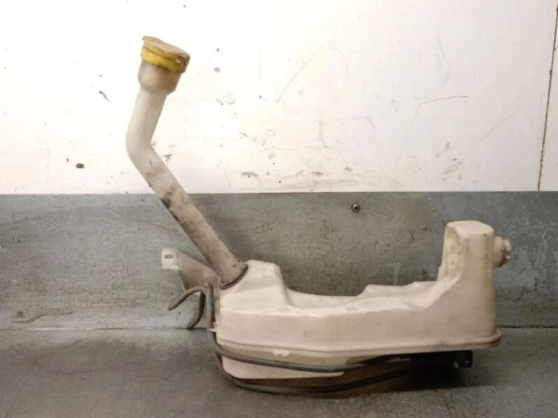 289107623R reservoir lave-glace avant pour RENAULT CLIO IV 1.5 DCI 2012 5695662 - Photo 1/4