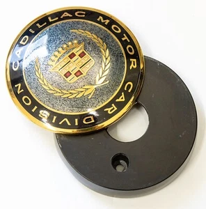 Cadillac Motor Car Division emblem trunk key hole cover *GOLD* 20727379 20727378 - Foto 1 di 4