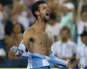 Foto autógrafa firmada por Novak Djokovic 11x14 - Campeón de tenis sin camisa Beckett - Imagen 1 de 1