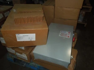 Eaton DH364NGK26 Heavy Duty Fusible Safety Switch 200A 3PH 4W 600V NEMA 1 Indoor - Picture 1 of 5
