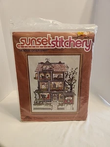 Sunset Stitchery The House on Elm Street #2230 Crewel Kit NEU Vintage - Bild 1 von 5