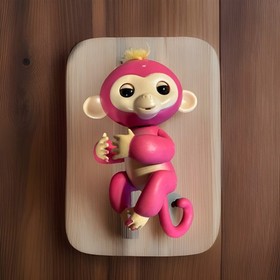 &ldquo;Bella&rdquo; WowWee Fingerlings interactive baby monkey robot toy