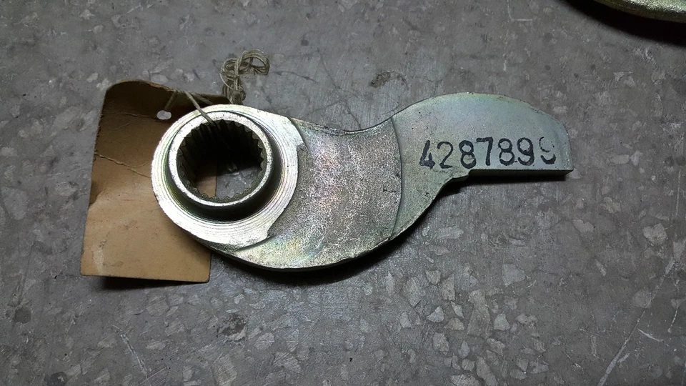 SOPORTE BARRA ANTIVUELCO TRASERO DERECHO RENAULT 4 0428789900 Foto 1 de 1