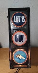 Denver Broncos Lampeggiante "Let's Go" Stile Semaforo Uomo Cave - Foto 1 di 11