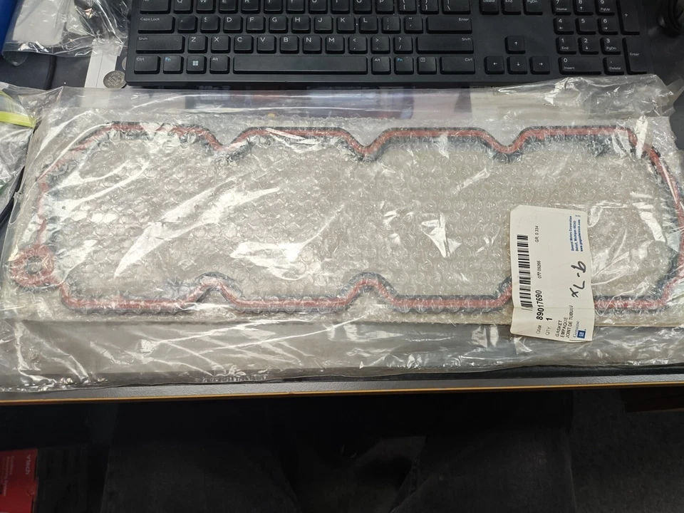 Новая прокладка масляного поддона верхнего коллектора подъемника клапанов GM Saab 9-7X 5.3 89017690 - Изображение 1 из 1