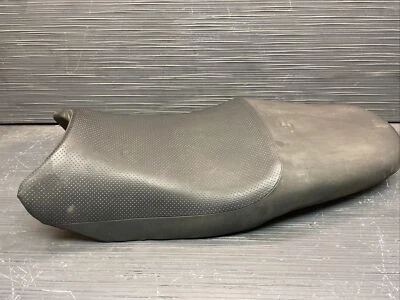Сиденье 2003 Suzuki Bandit 600 GSF600 от оригинального производителя No121622 - Изображение 1 из 4