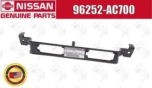 Soporte de lámpara de licencia trasera Nissan OEM 96252-AC700 para 2005-2006 G35 Infiniti - Imagen 1 de 12
