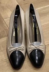 Vintage Salvatore Ferragamo cream & Black Leather Court Shoes UK8/US 10.5/Eur 41 - Picture 1 of 8