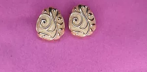 VTG"Venetian Mist" Gold Tone Barrera Avon Clip-on Earrings 80's 90's Collectable - Picture 1 of 5