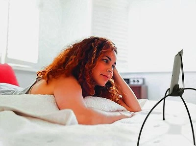 Flexible Tablet Stand iPad Holder Uneven Surfaces Bed Lazy Spider Legs - Image 1 of 4