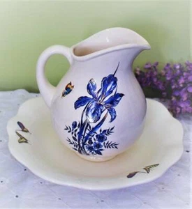 Juego de jarra de agua de 7,5 pulgadas vintage cerámica 1985 iris mariposa azul blanco - Imagen 1 de 9