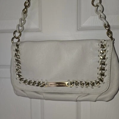Bolso de hombro Michael Kors de cuero marfil con cadena Foto 1 de 4