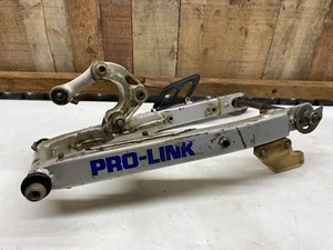 84 85 HONDA XL 350R BASCULANTE TRASERO BASCULANTE COMPLETO CON EJE Y AJUSTADORES - Imagen 1 de 8