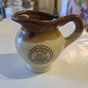 Mini jarra vintage de cerámica crema recuerdo de St Louis Missouri 3"T - Imagen 1 de 7