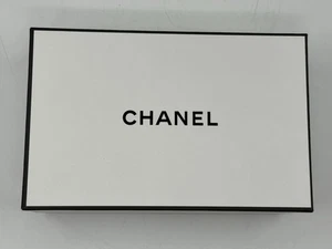 Original CHANEL Empty Gift Box In White, 22 x 14 x 8 cm - Picture 1 of 6