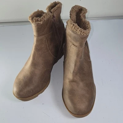 N0267 Botas al tobillo de cuero sintético topo caja amarilla para mujer talla 7 Foto 1 de 4