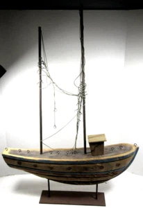 Vintage Maritim Dekor Handarbeit Holz Fischerschiff Boot Trawler Schiff auf Ständer - Bild 1 von 16