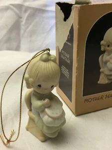 Precious Moments 1983 MOTHER SEW DEAR E-0514 Ornament Verkauf Sammlung - Bild 1 von 3