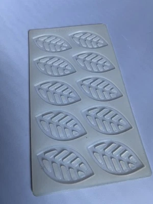 3D Silicone Leaf Fondant Cake Decorating Chocolate Moulds - Image 1 of 2