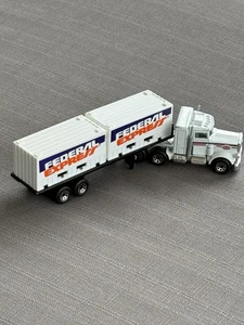 Matchbox Convoy Peterbilt 1981 Articulated Trailer Federal Express Vintage Toy - Picture 1 of 12