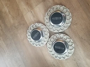 1991 1992 1993 Lincoln CONTINENTAL Wheel Caps Set FOVC-1A096-AE (# 3 CAPS ) - Picture 1 of 2