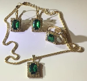 Krappen Set Faux Smaragd & Diamant Mode Halskette, Ohrringe & Ring Set Goldfarben - Bild 1 von 3