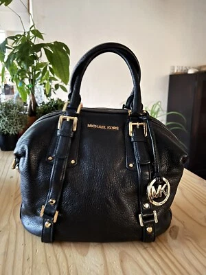 Bolso de mano Michael Kors de cuero Bedford con cinturón negro sin correa (ver fotos) Foto 1 de 4